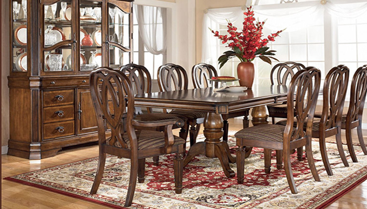 Thiết kế nội thất nhà bếp – bàn ăn gỗ theo phong cách Hoàng Gia