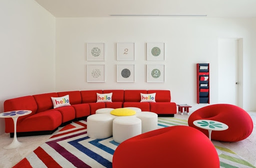 Sofa đỏ trong nội thất căn hộ ngày Tết